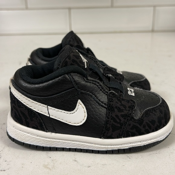 Air Jordan J Man Slip-On For Boys Black Elephant Print 364704-011 Size 4C - Picture 11 of 16